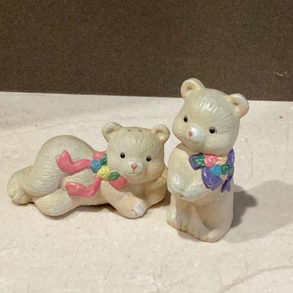 Artistic Gifts Thailand Teddy Bear Salt & Pepper shakers - Picture 1 of 5